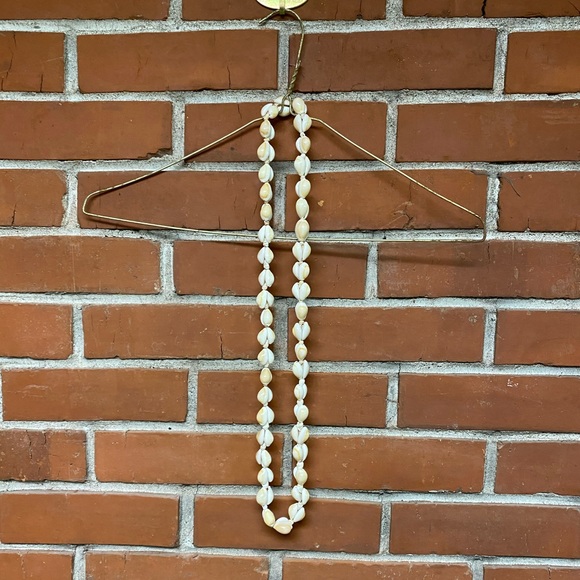 Puka shell necklace - Picture 2 of 3